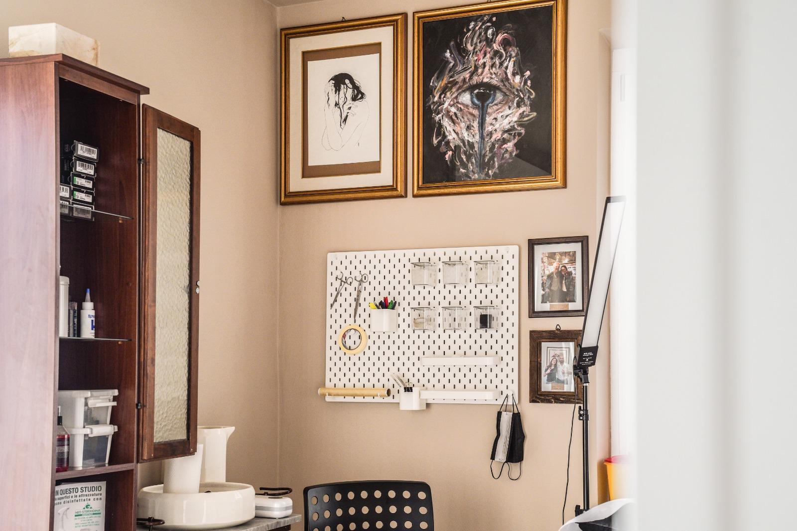 Scorcio e parete dello studio